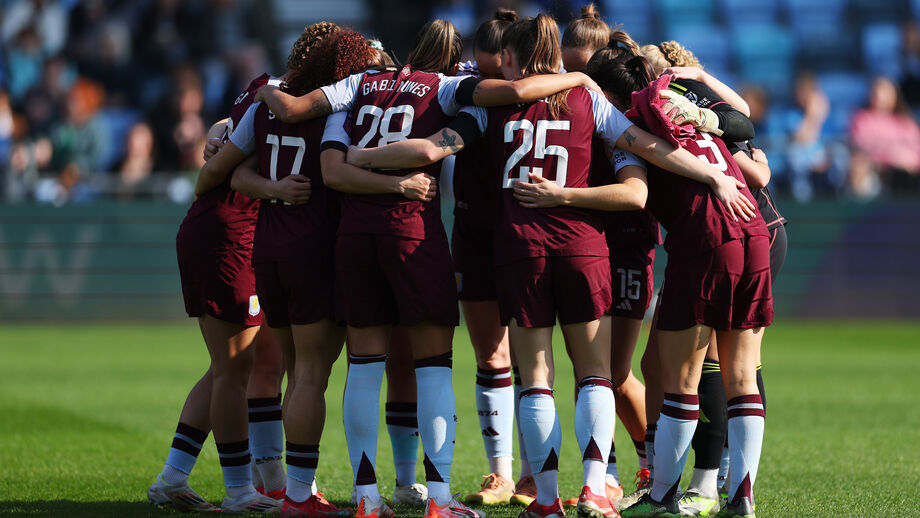 Aston Villa vende equipa feminina a fundo com ligação ao V. Guimarães