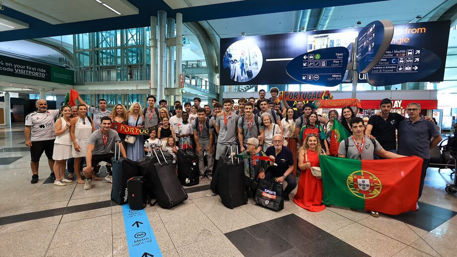 A seleção sub-21 de andebol foi recebida no aeroporto do Porto após o Mundial da Polónia
