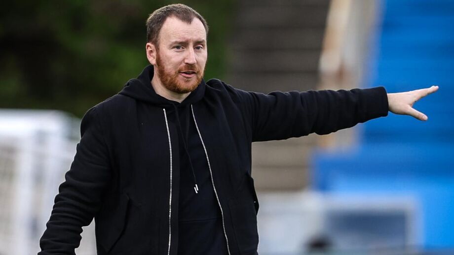 Ian Cathro continua no comando técnico do Estoril 