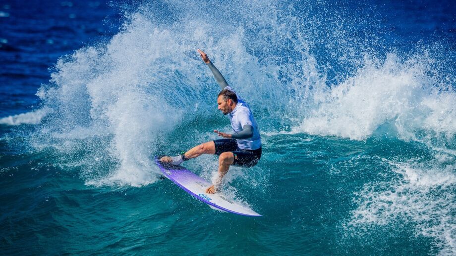 Frederico Morais avança no Ballito Pro, na África do Sul, com boa performance