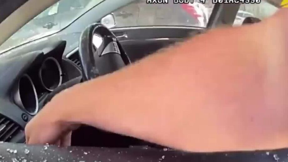 Polícia salva bebé de carro em Corona, Los Angeles