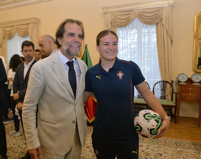 Seleção feminina recebida por Miguel Albuquerque