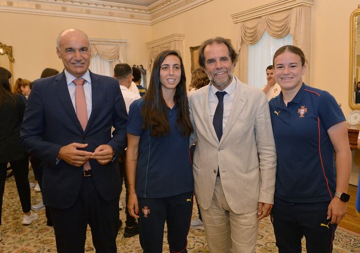 Seleção feminina recebida por Miguel Albuquerque