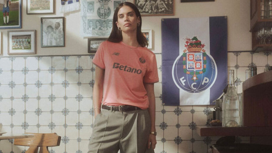 Sara Sampaio veste a camisola alternativa do FC Porto