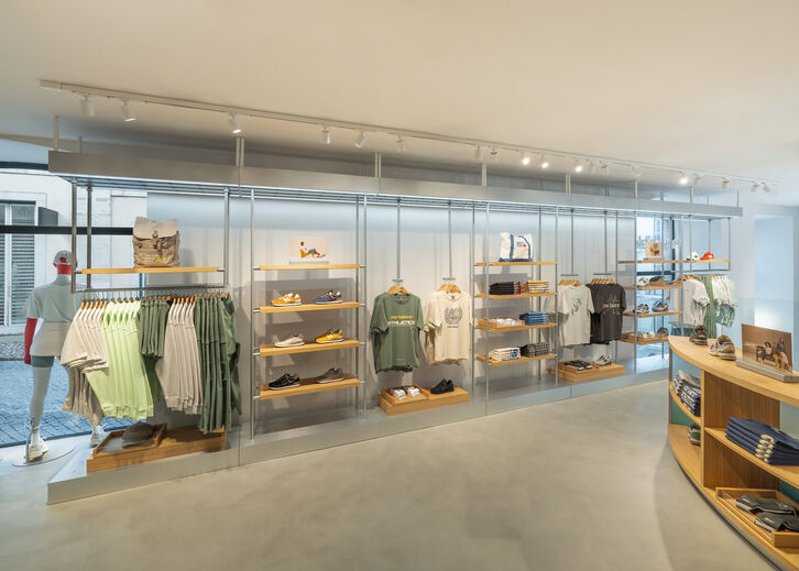 Nova loja New Balance em Lisboa apresenta coleção de vestuário e calçado desportivo