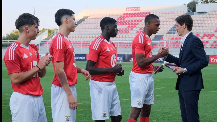 Benfica homenageia campeões europeus de sub-17 no Seixal