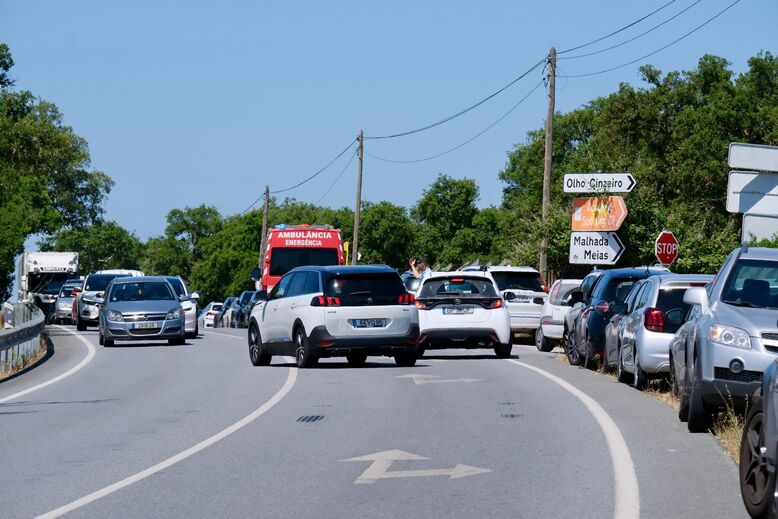 Trânsito intenso perto de Alcochete devido a evento desportivo juvenil