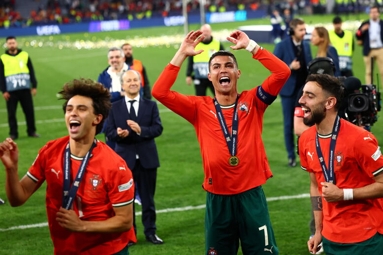 Cristiano Ronaldo celebra conquista da Liga das Nações