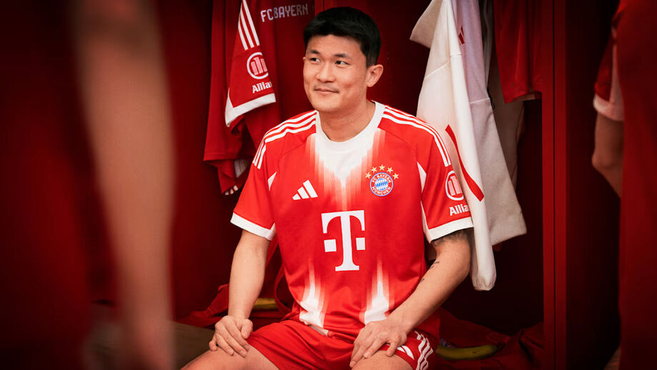 Jogadores do Bayern Munique apresentavam a nova camisola