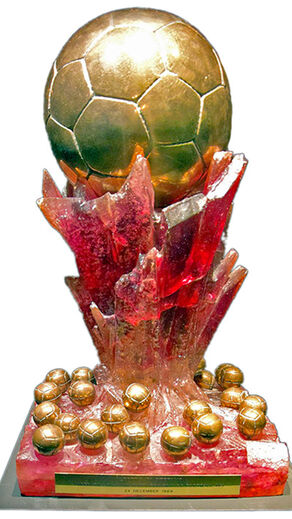 'France Football' pode atribuir a Super Bola de Ouro, troféu entregue apenas uma vez, em 1989