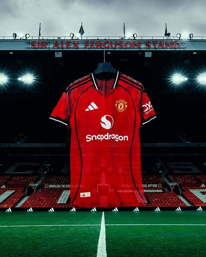Manchester United apresenta equipamento principal para a época 2025/26