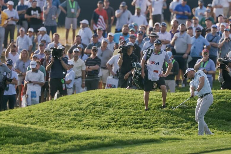 Sam Burns lidera o US Open em Pittsburgh, seguido por Spaun e Scott