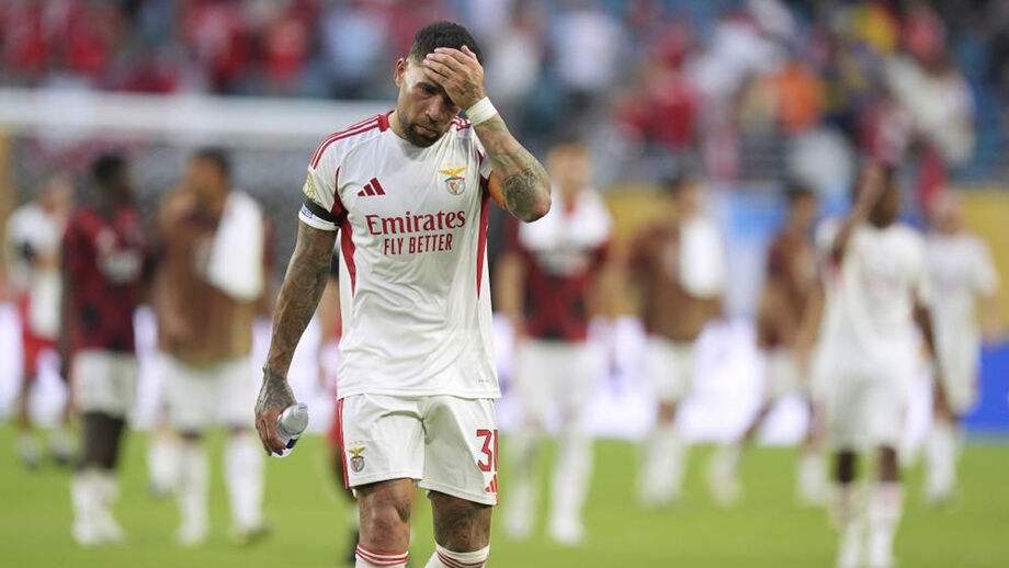Otamendi reage no final do Boca Juniors-Benfica