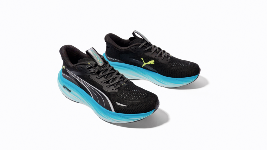 Sapatilhas Puma pretas para desporto com sola azul