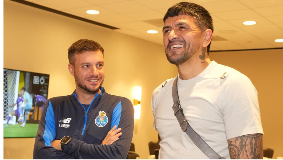 Martín Anselmi com Lucho González