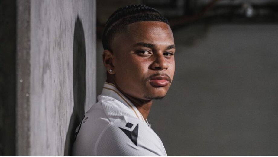 Noah Saviolo renova contrato com o V. Guimarães até 2028