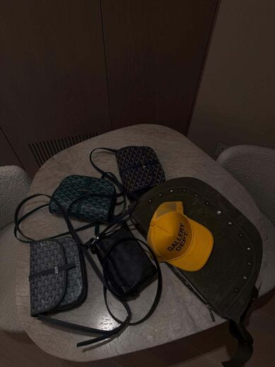 Jogador do Barcelona mostra imagens do quarto