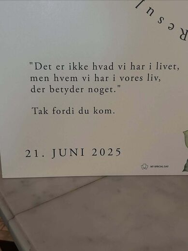 Cerimónia de casamento em Copenhaga comove amigos e familiares.
