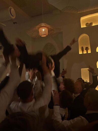 Casamento de Hjulmand e Emilie em Copenhaga: festa com lágrimas, risos e amor