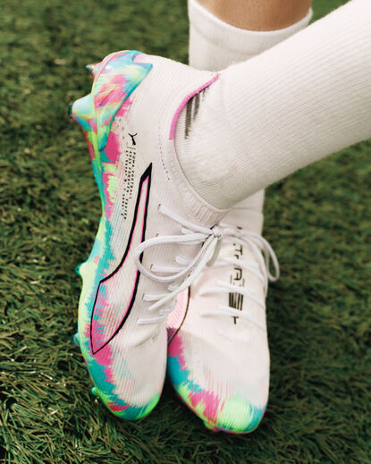 Puma lanza botas de fútbol para mujer, reforzando su compromiso con este deporte.
