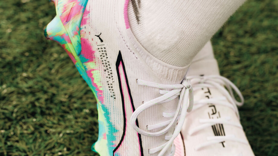 Puma lanza botas de fútbol para mujer