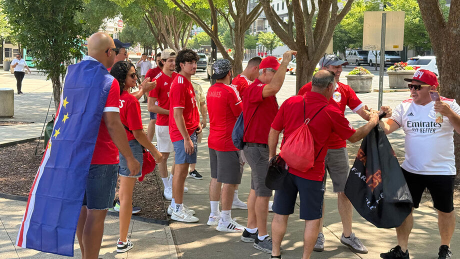 Adeptos do Benfica reunem-se antes do jogo