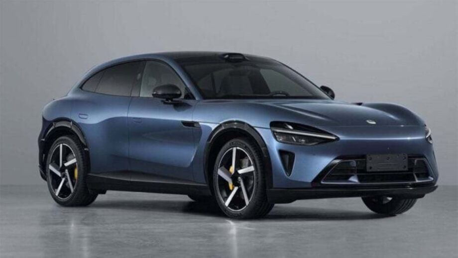 Carro elétrico azul com design moderno