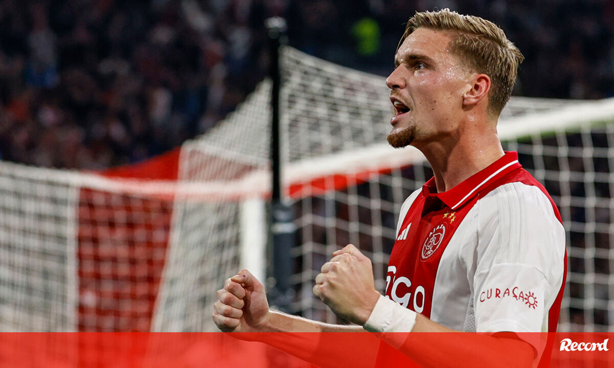 Kenneth Taylor volta à mesa do FC Porto