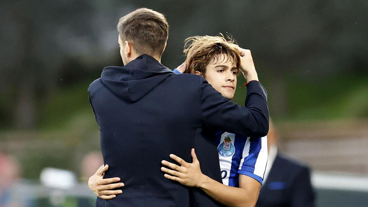 Anselmi recebe apoio de jogadores após mensagens de solidariedade