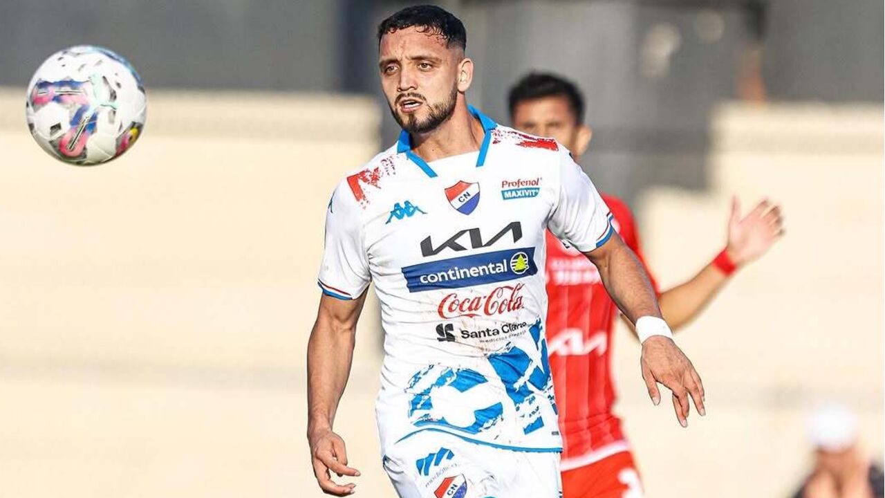 Diego Duarte, jogador do Nacional, a caminho do AVS SAD por empréstimo