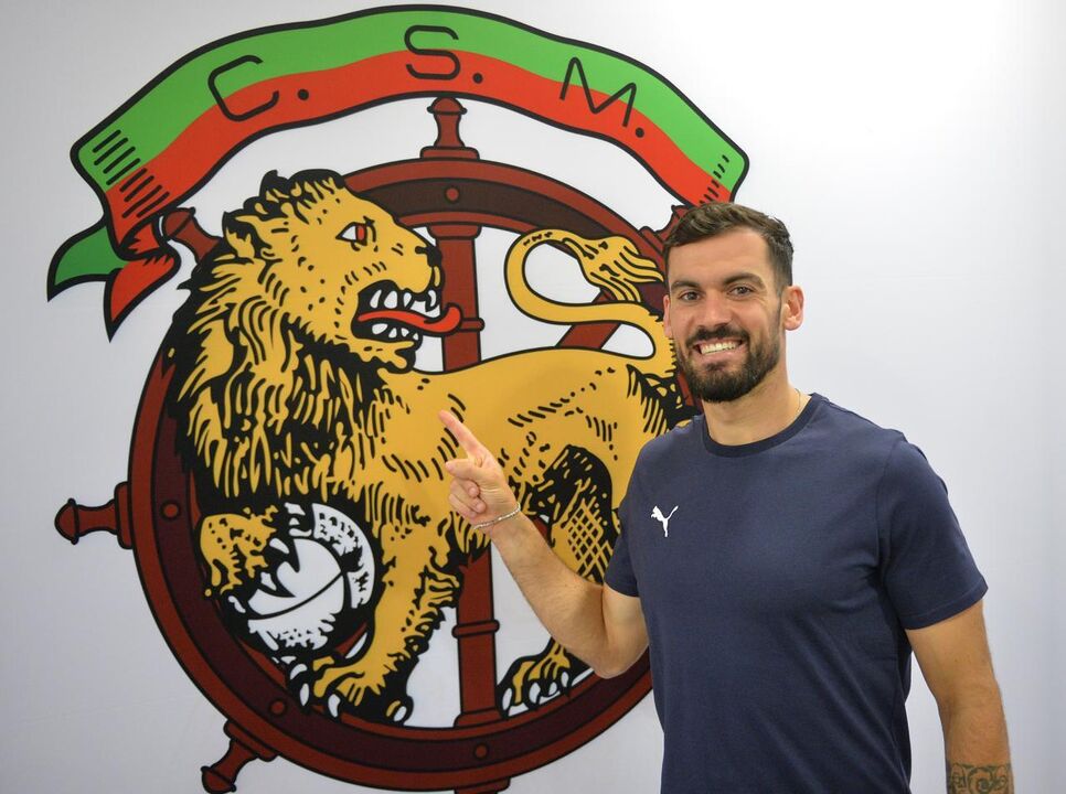 Paulo Henrique assina pelo Marítimo após passagem pelo futebol polaco