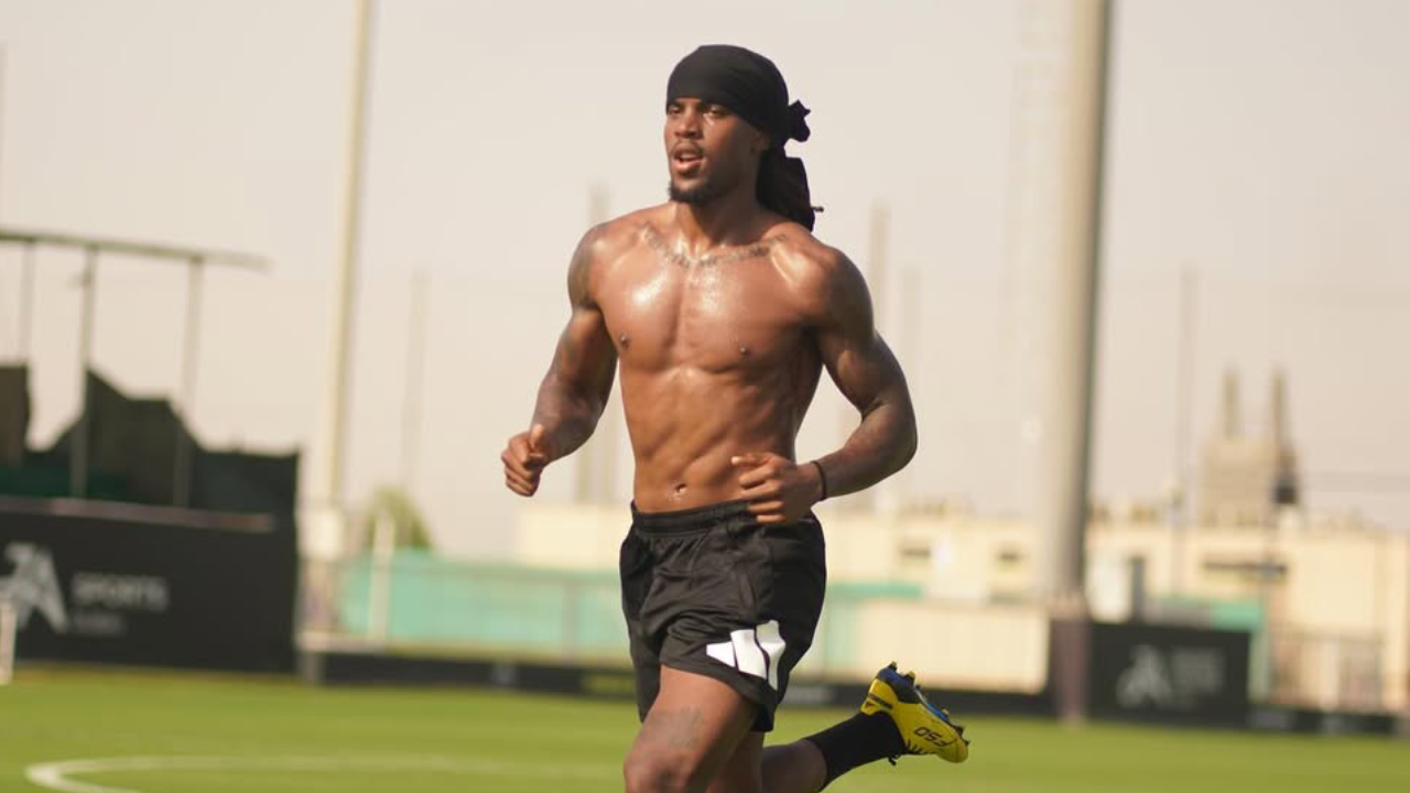 Renato Sanches treina no Dubai durante as férias após empréstimo do PSG ao Benfica