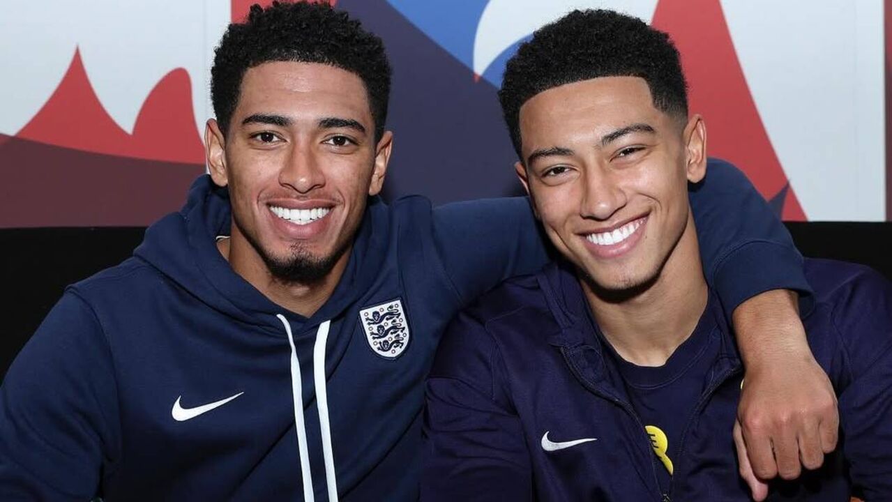 Irmãos Bellingham separados por suspensão no duelo entre Real Madrid e Sunderland.
