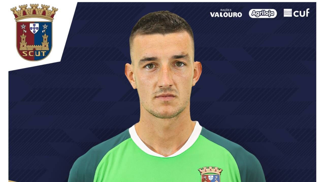 Unai Pérez, guarda-redes espanhol, reforça o Torreense