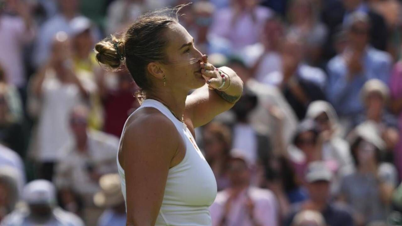 Aryna Sabalenka avança para a terceira ronda em Wimbledon, após vitória sobre Marie Bouzkova
