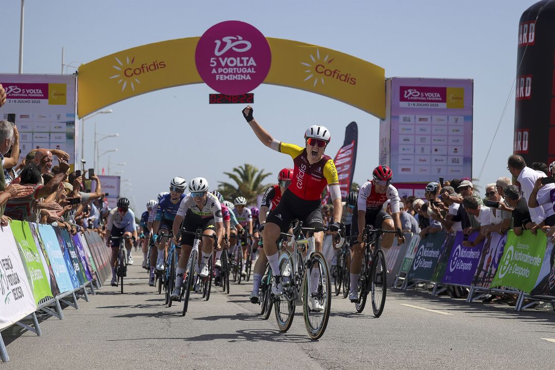 Amalie Dideriksen lidera a Volta a Portugal feminina após vencer a etapa inaugural em Esposende