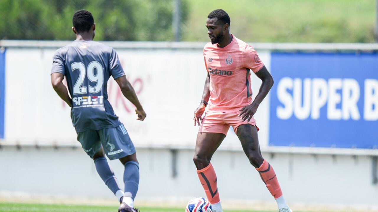 Otávio, jogador do FC Porto, poderá rumar ao Paris FC