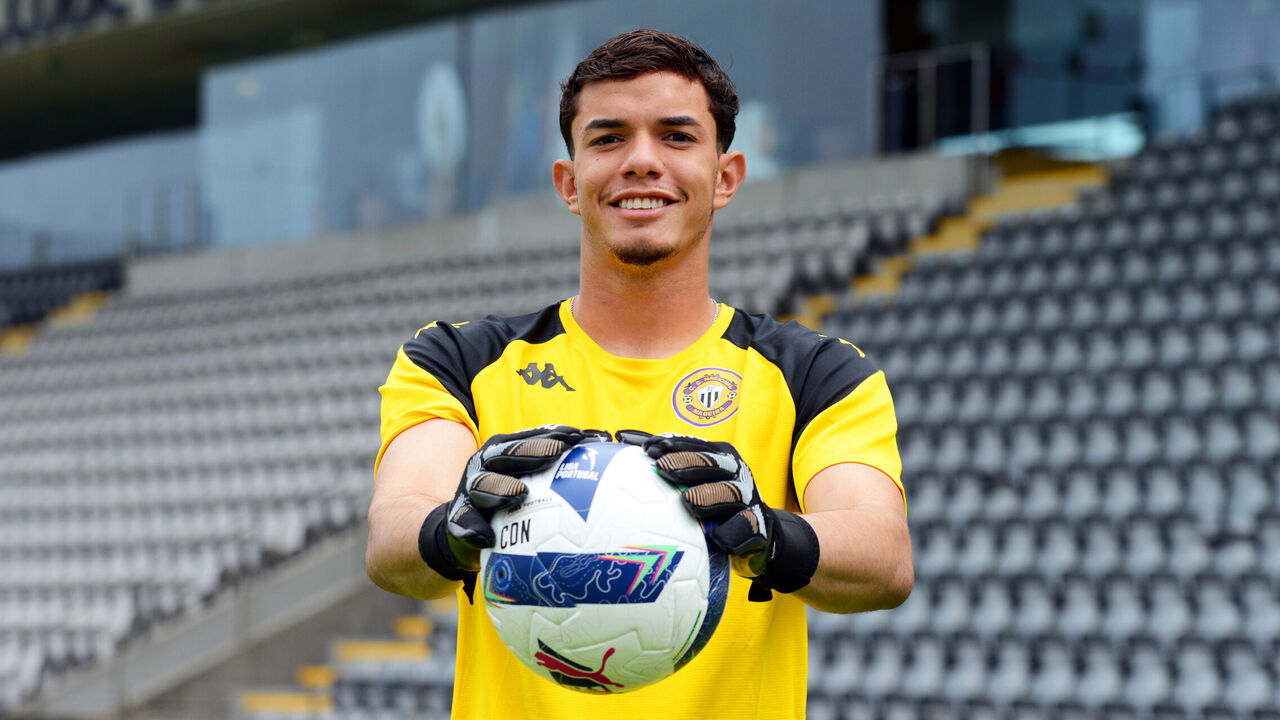 Kevin Vinícius, novo guarda-redes do Nacional, assina por cinco épocas