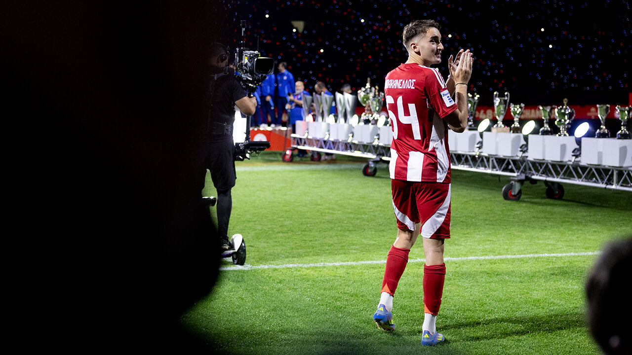 Antonis Papakanellos chega do Olympiacos por empréstimo.
