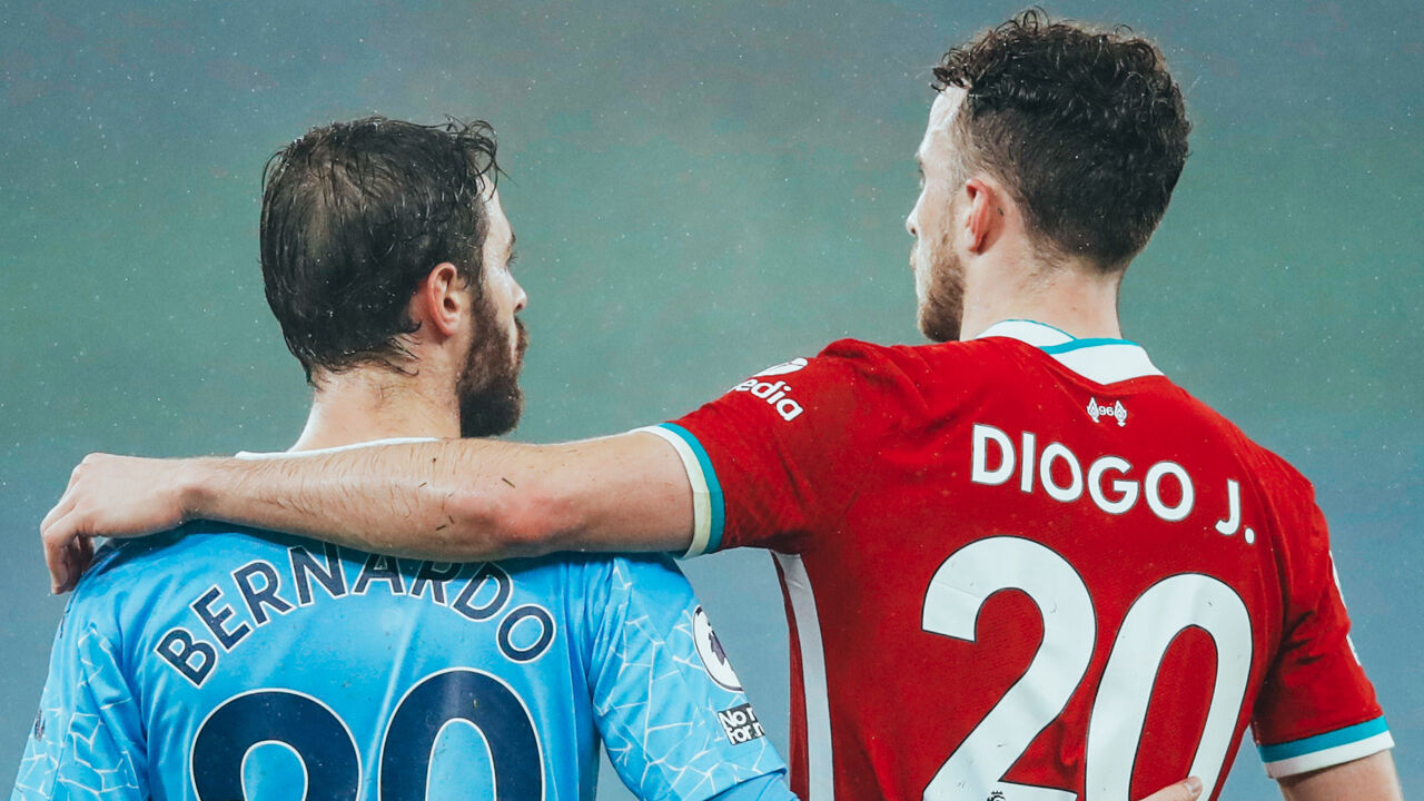 Bernardo Silva e Diogo Jota, jogadores de futebol, lado a lado
