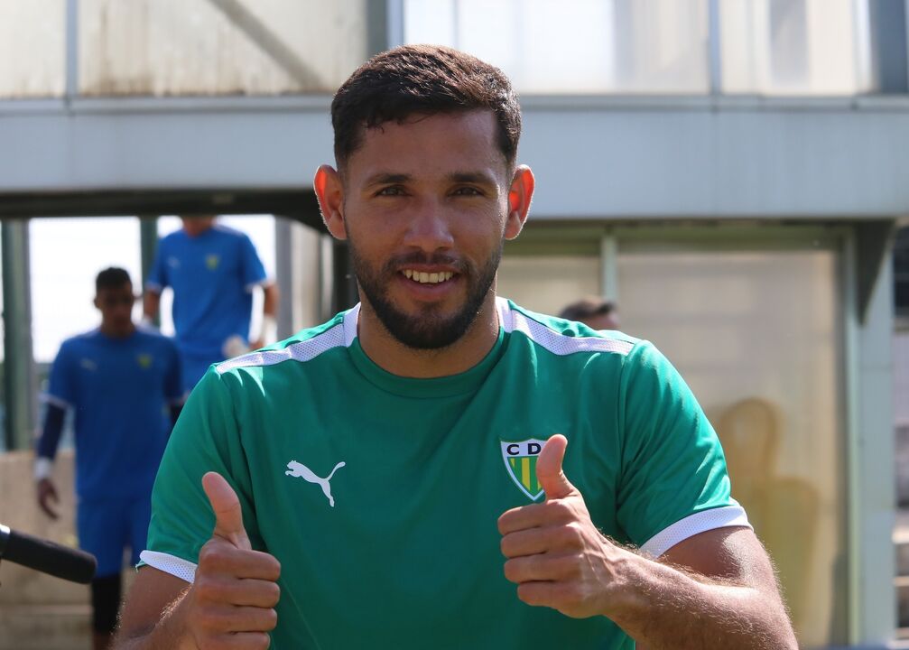 Ivo Vieira comanda treino do CD Tondela com reforços Bebeto e Yaya Sithole
