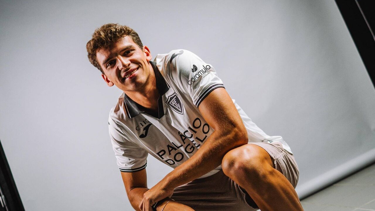 Rodrigo Guedes reforça o Académico de Viseu até 2027, após passagem pelo Amarante