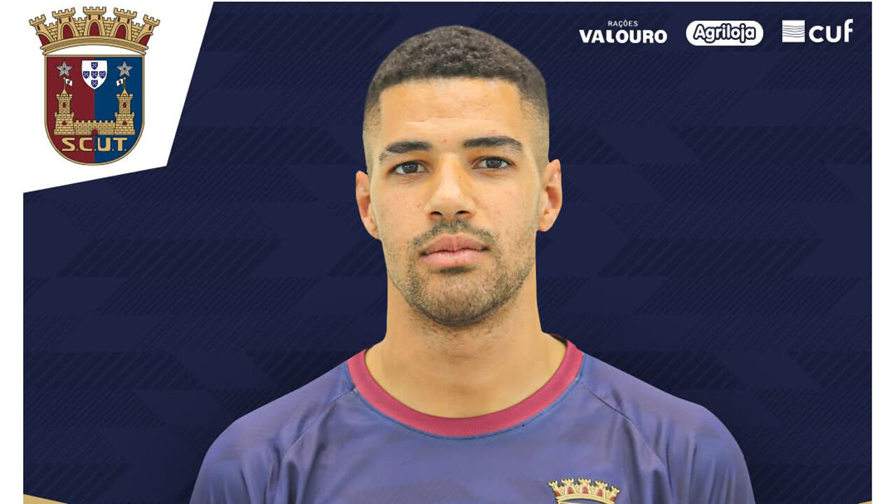 Álex Carbonell reforça a defesa do Torreense na 2.ª Liga