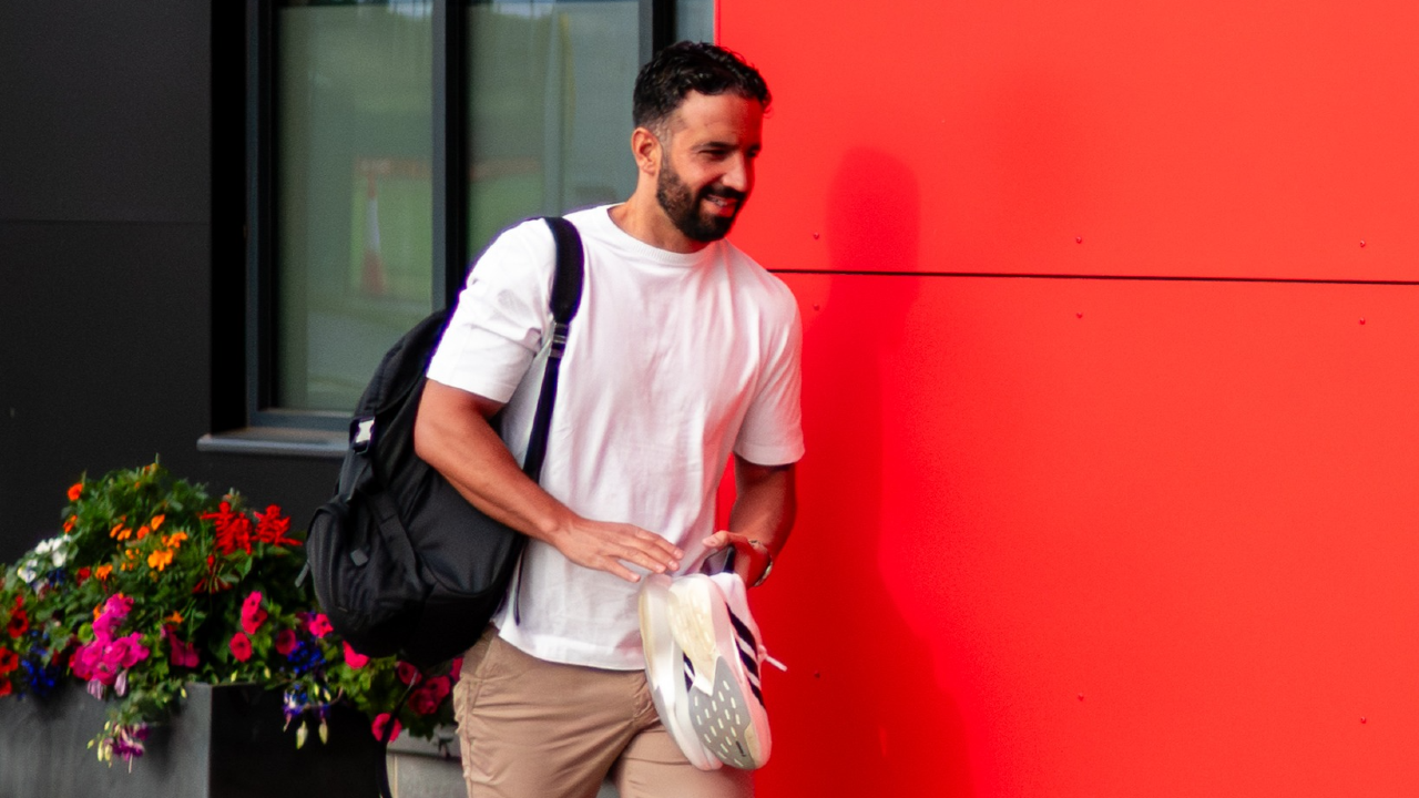 Ruben Amorim prepara a nova época com treinos e foco no futuro do clube.
