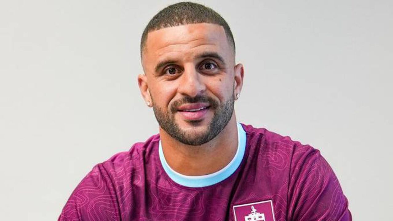 Kyle Walker assina pelo Burnley após passagem pelo Manchester City