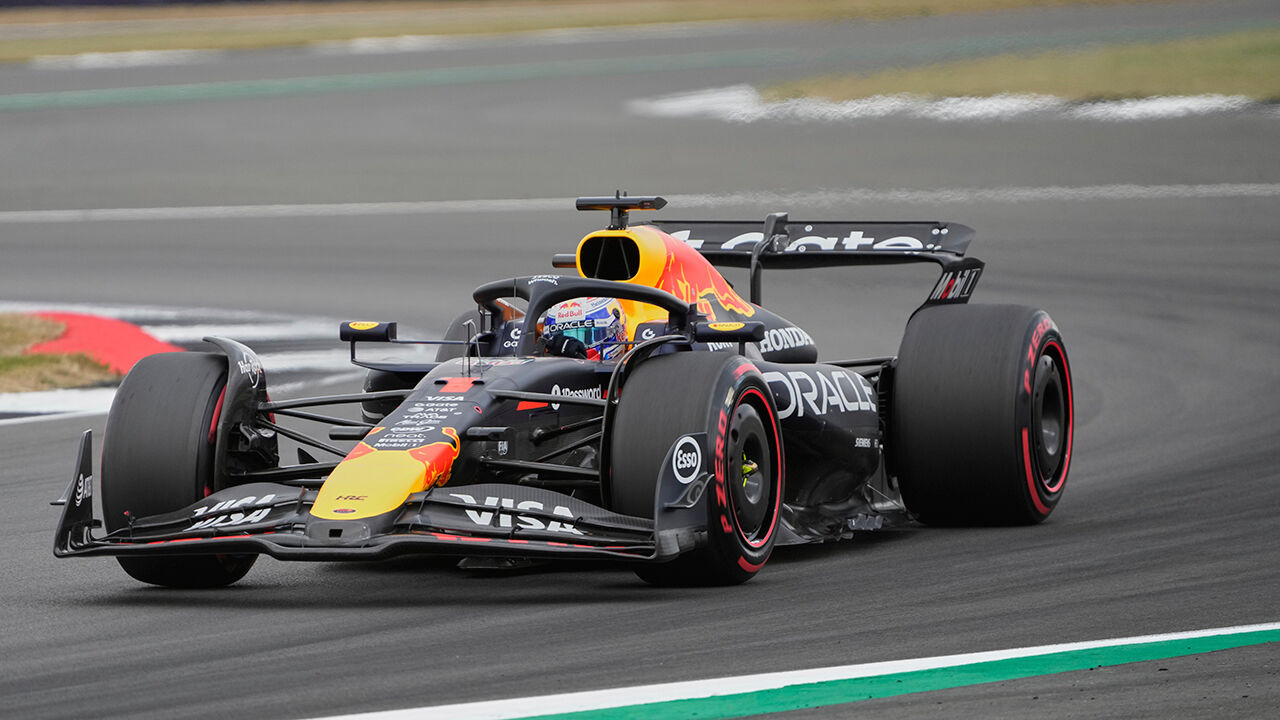 Verstappen garante a pole position no Grande Prémio da Grã-Bretanha em Silverstone