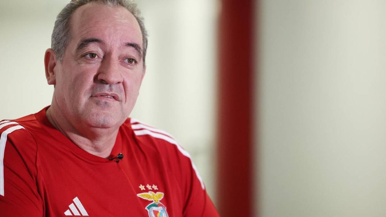 Paulo Almeida destaca compromissos de jogadoras do Benfica para o sucesso