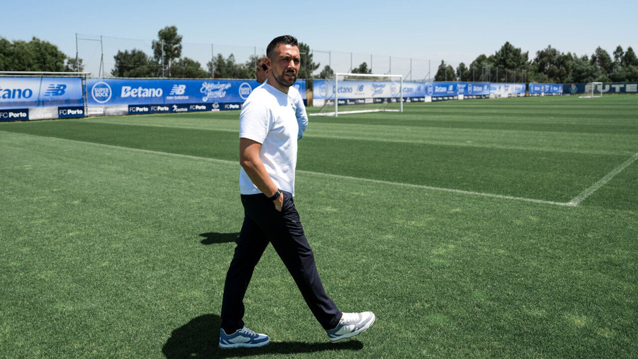 Farioli assina pelo FC Porto até 2027 e conhece o Olival