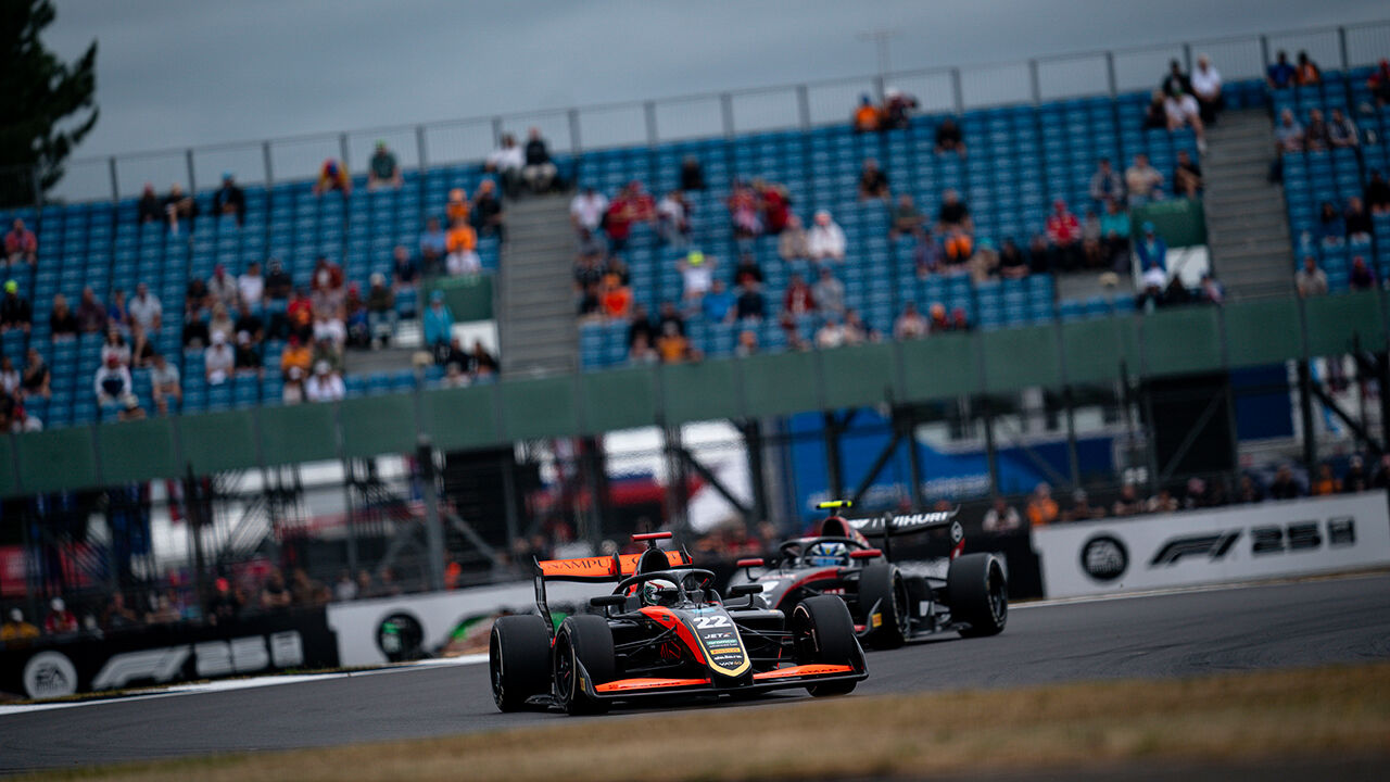 Ivan Domingues sobe a 11.º no GP da Grã-Bretanha após penalizações