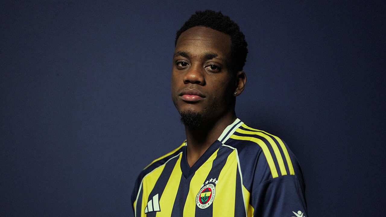 Jhon Durán reforça o Fenerbahçe, treinado por José Mourinho